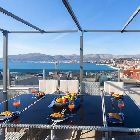 Oceanview Deluxe Penthouse With 89m2 Living Space & 90m2 Roof Terrace