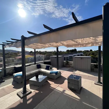 Oceanview Deluxe Penthouse With 89m2 Living Space & 90m2 Roof Terrace