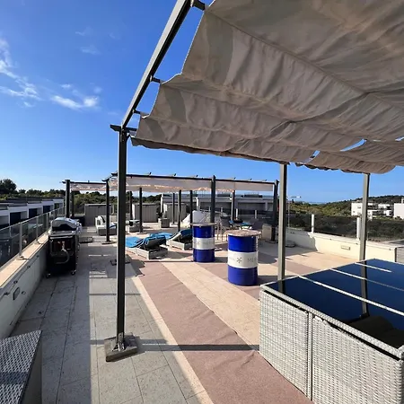 Oceanview Deluxe Penthouse With 89m2 Living Space & 90m2 Roof Terrace Apartment *