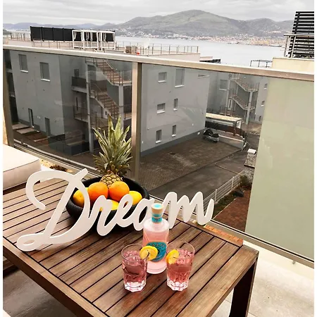 Apartment Oceanview Deluxe Penthouse With 89m2 Living Space & 90m2 Roof Terrace *