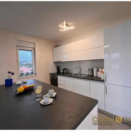 Oceanview Deluxe Penthouse With 89m2 Living Space & 90m2 Roof Terrace * Trogir