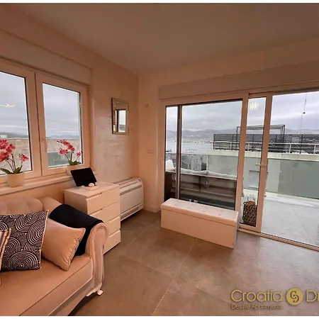 Oceanview Deluxe Penthouse With 89m2 Living Space & 90m2 Roof Terrace * Trogir
