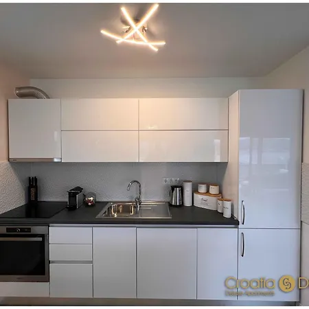 Oceanview Deluxe Penthouse With 89m2 Living Space & 90m2 Roof Terrace *