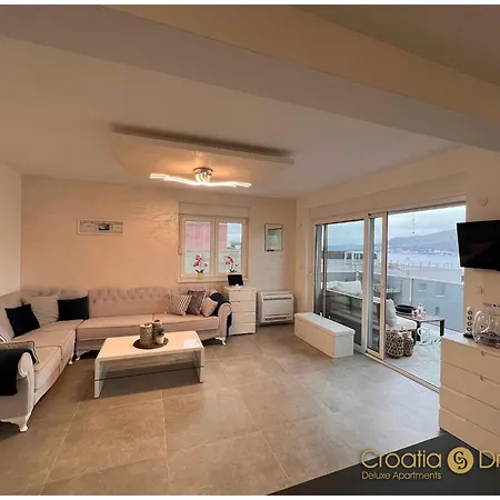 Oceanview Deluxe Penthouse With 89m2 Living Space & 90m2 Roof Terrace