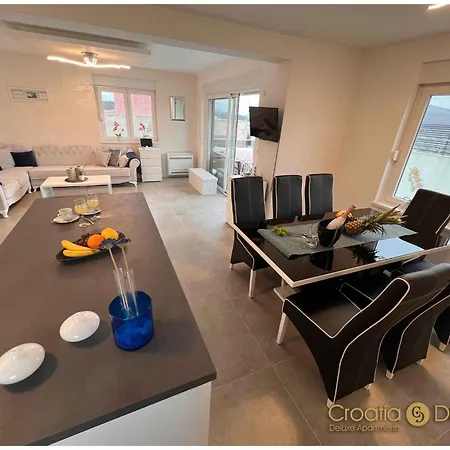 Apartment Oceanview Deluxe Penthouse With 89m2 Living Space & 90m2 Roof Terrace *