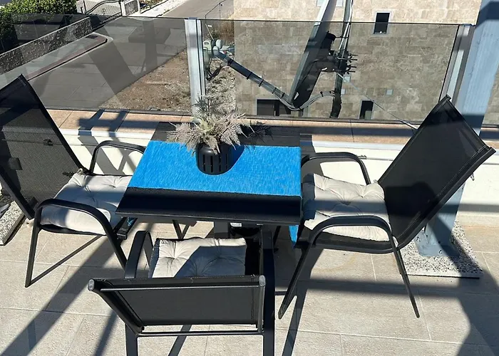 Oceanview Deluxe Penthouse With 89m2 Living Space 90m2 Roof Terrace Apartmán