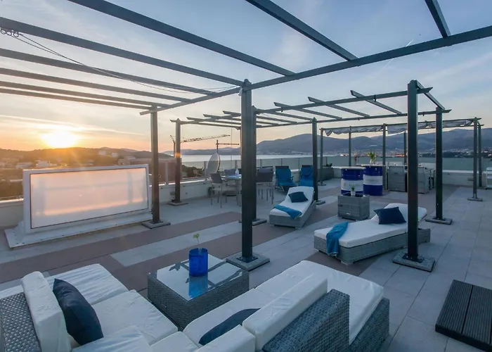 Oceanview Deluxe Penthouse With 89m2 Living Space 90m2 Roof Terrace Apartmán *