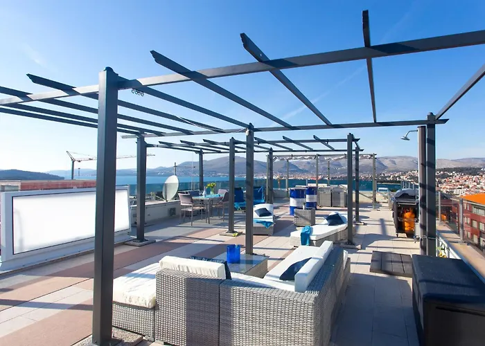 Oceanview Deluxe Penthouse With 89m2 Living Space 90m2 Roof Terrace Apartmán Trogir